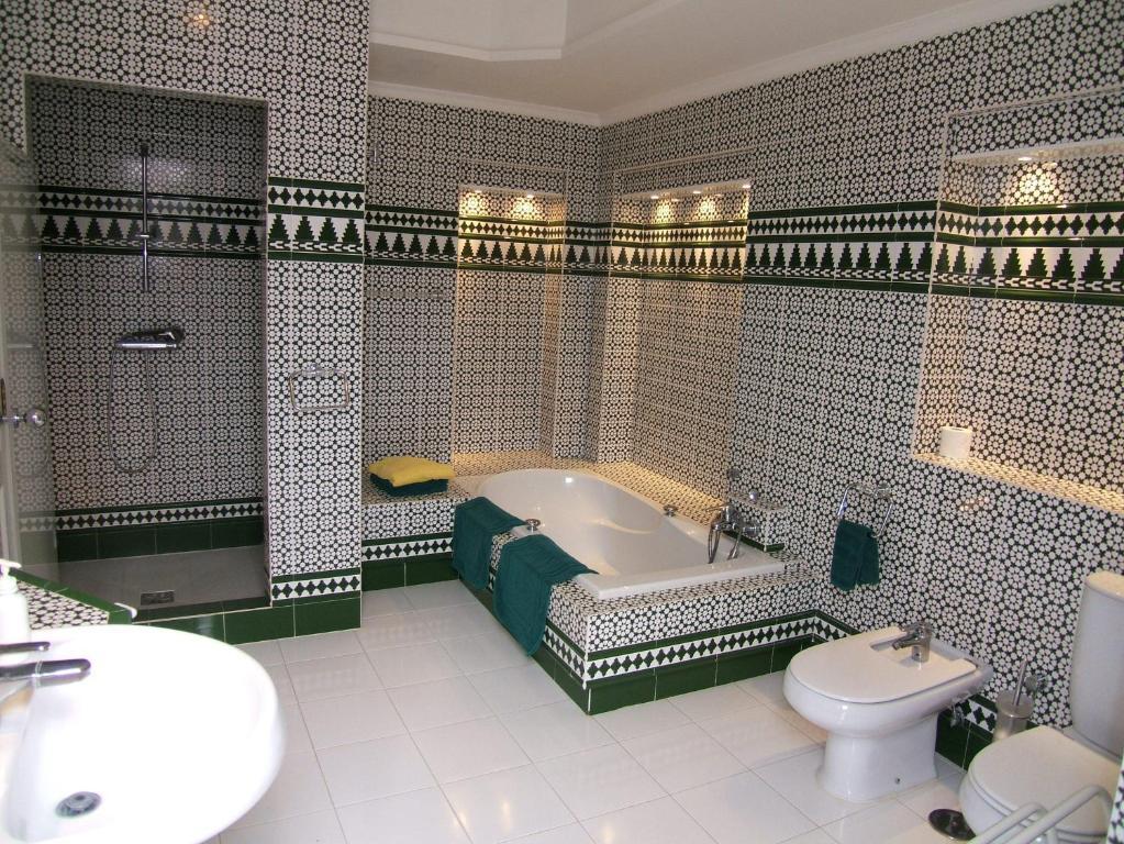 Alhambra Hotel 2*